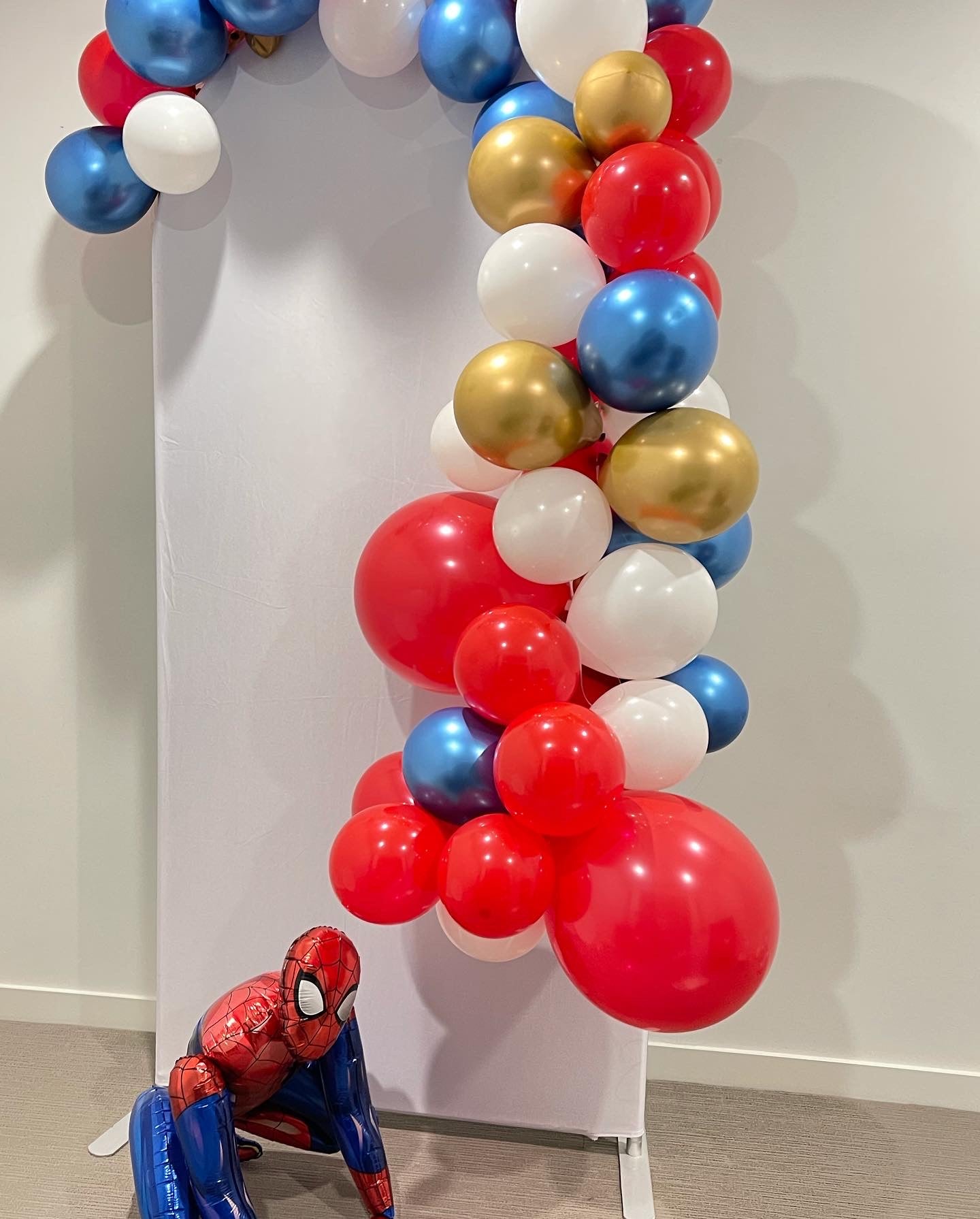 Red and White blue Balloon Garland - Live Shopping Tours